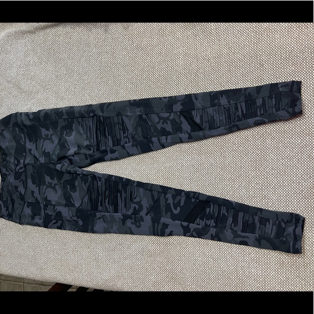 CVG X-small Camo Moto Leggings, Full length like new condition